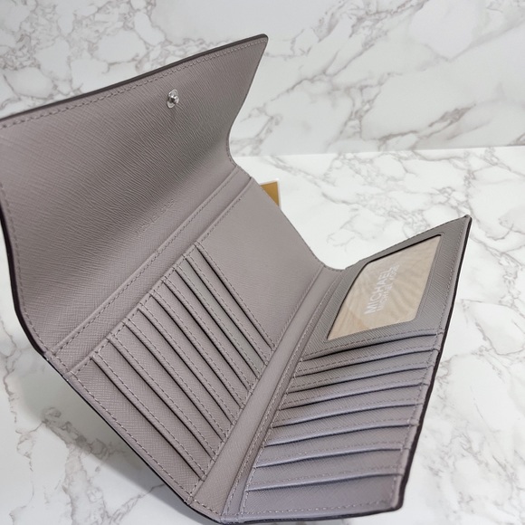 Michael Kors Charlotte Large Top Zip Tote Set - Picture 15 of 15